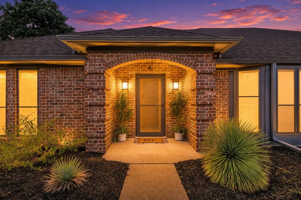 121 Crestview Street Chandler, TX 75758