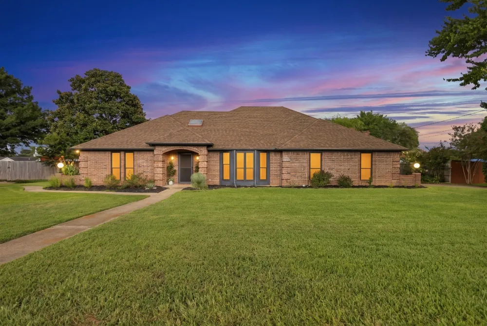 121 Crestview Street Chandler, TX 75758