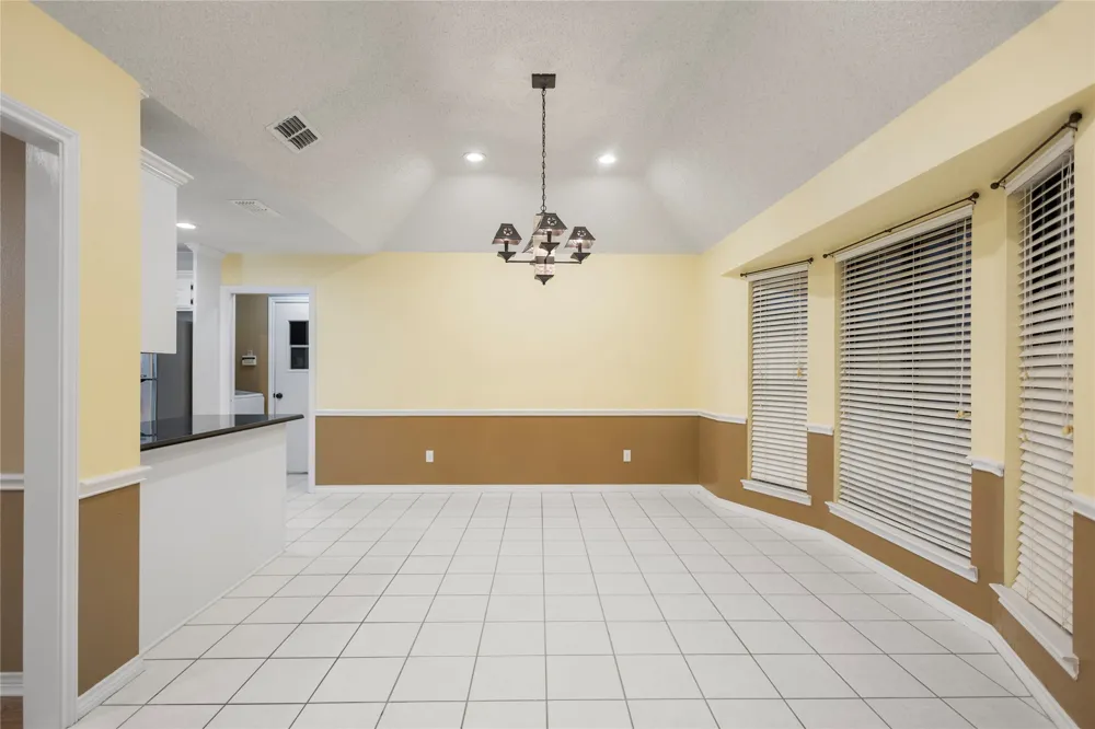 121 Crestview Street Chandler, TX 75758