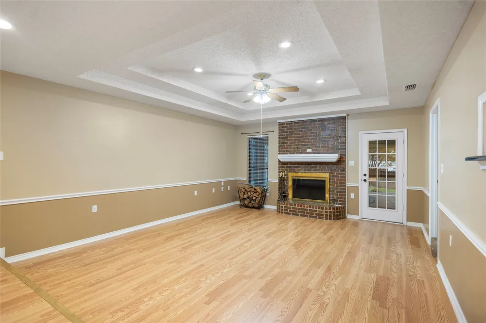 121 Crestview Street Chandler, TX 75758