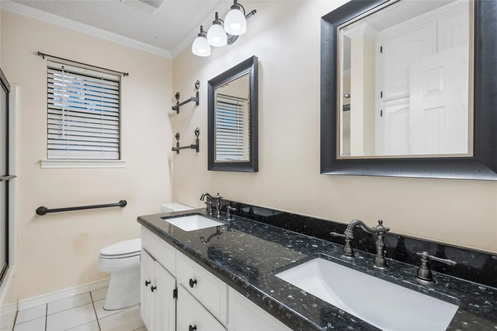 121 Crestview Street Chandler, TX 75758