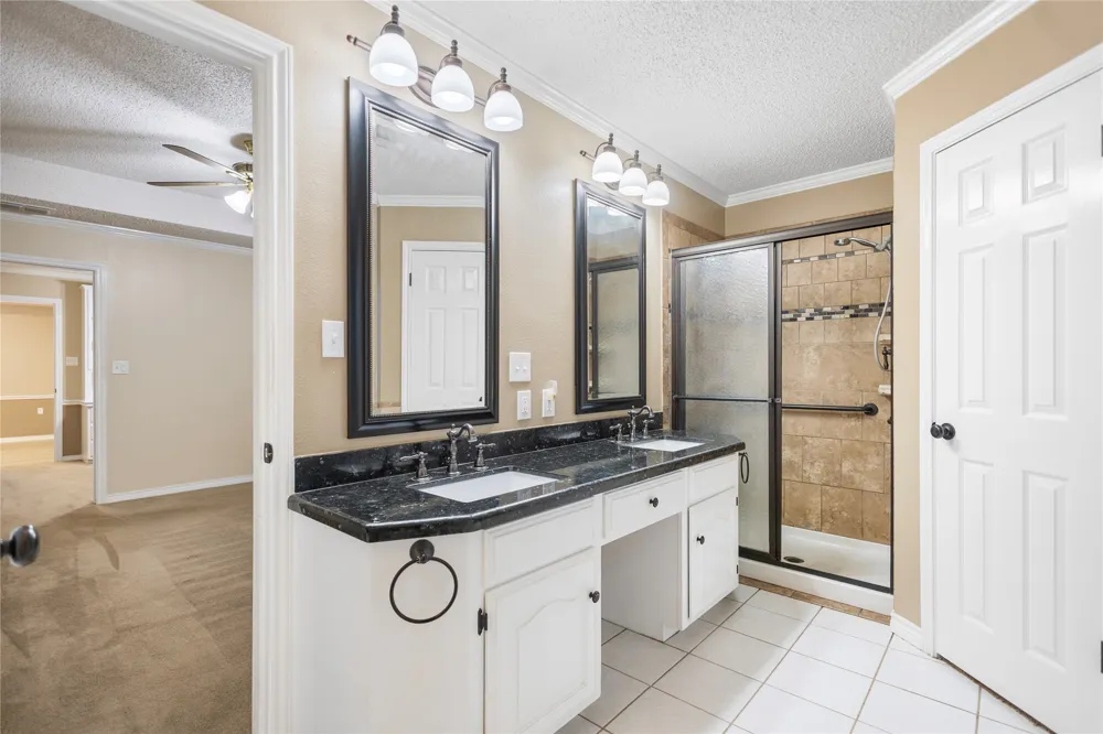 121 Crestview Street Chandler, TX 75758