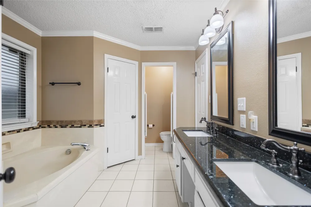 121 Crestview Street Chandler, TX 75758
