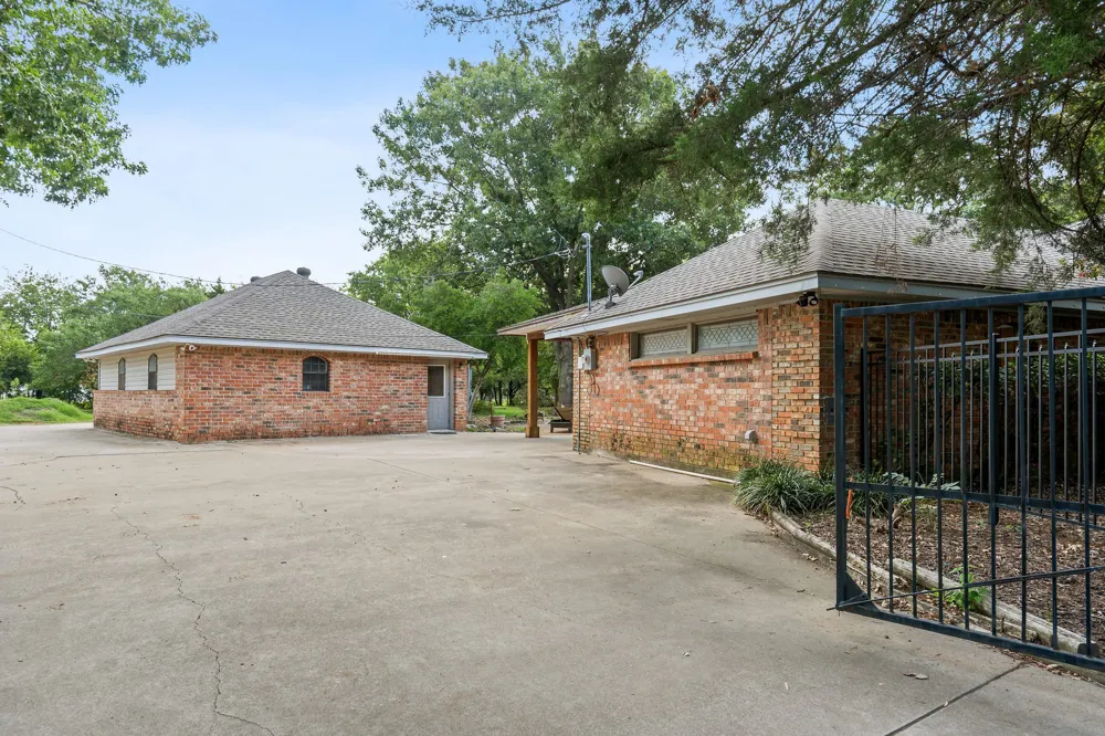 2413 Taylor Street Southlake, TX 76092