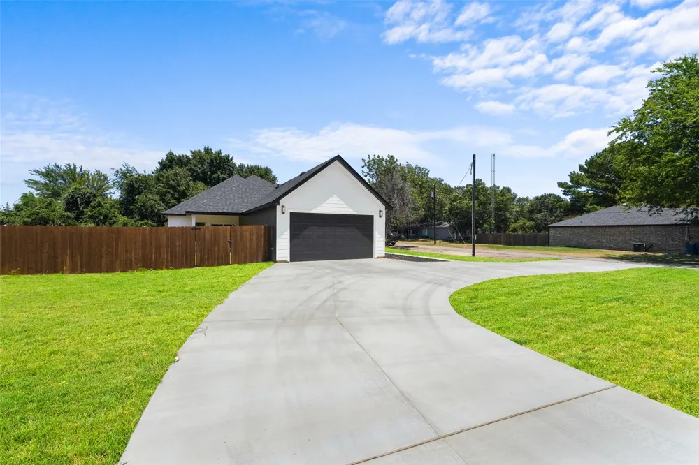 609 Luzon Street Tool, TX 75143