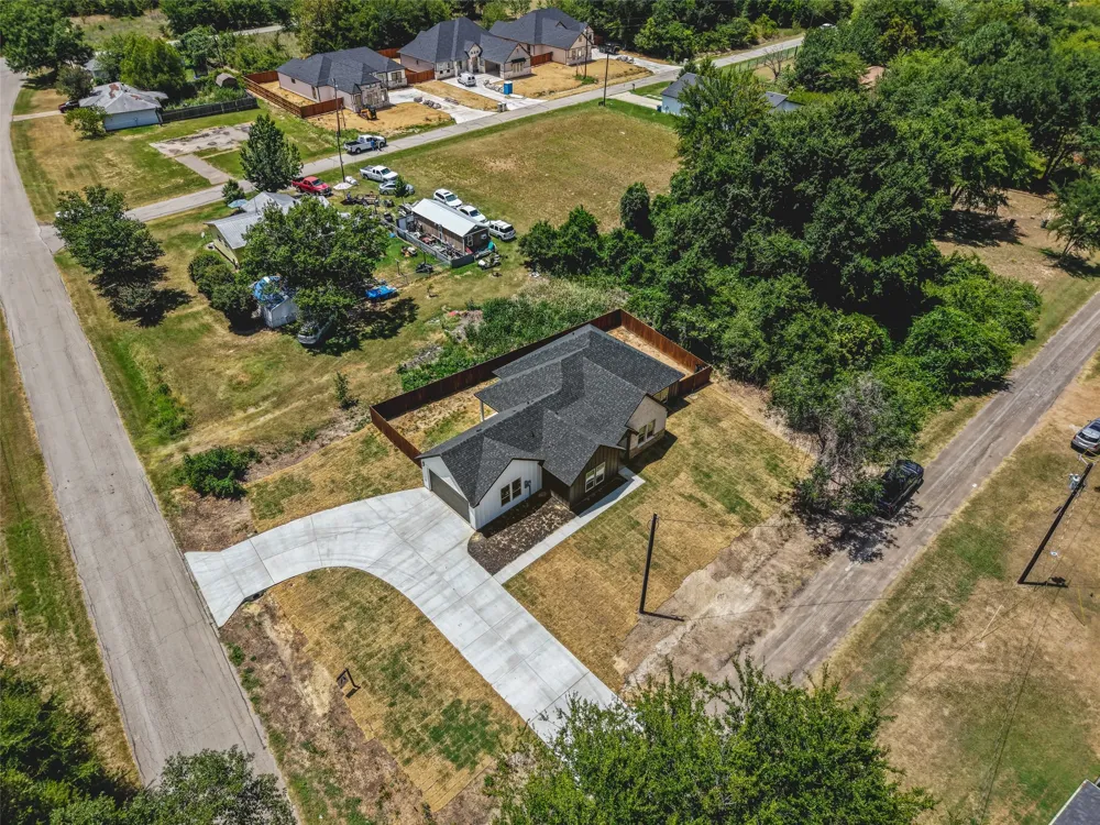 609 Luzon Street Tool, TX 75143