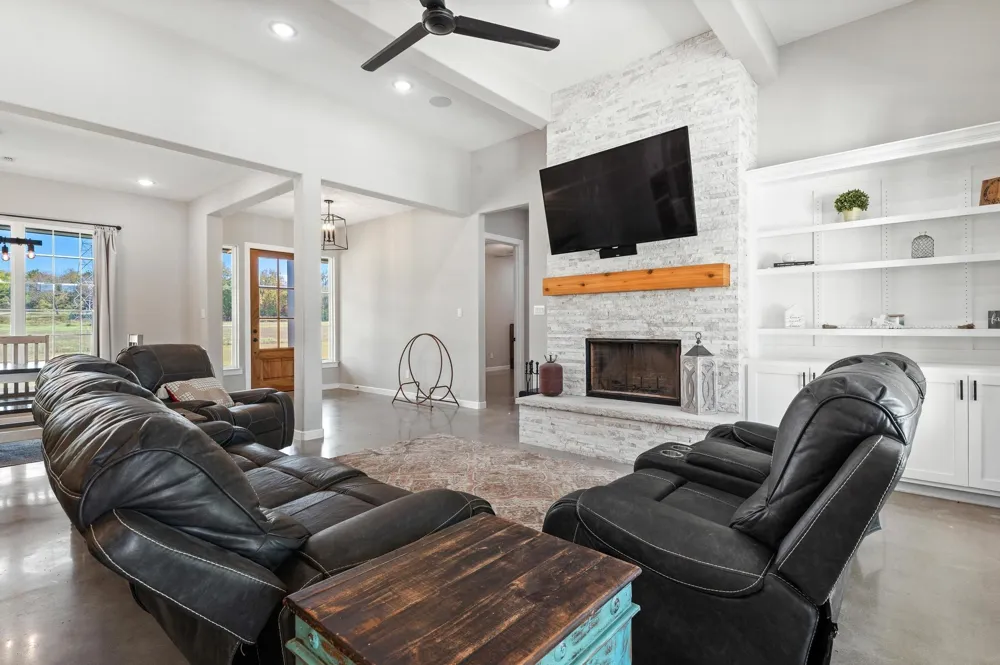 856 Yowell Hill Road Whitewright, TX 75491