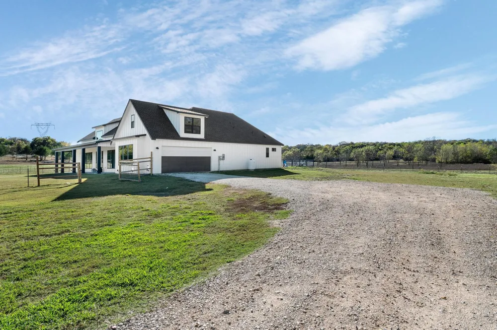 856 Yowell Hill Road Whitewright, TX 75491