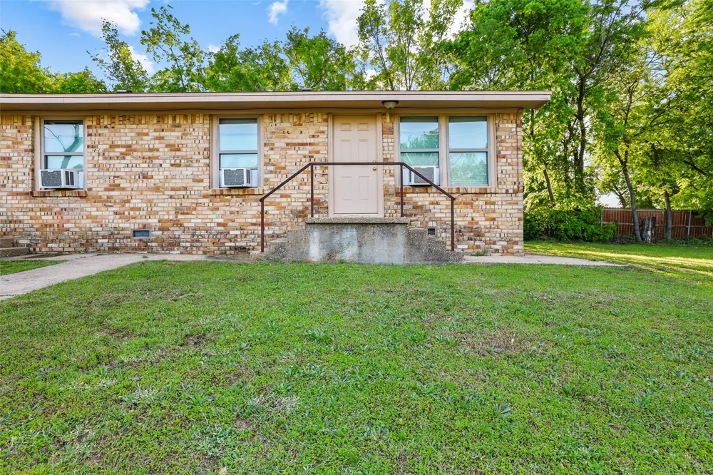 701 W Hull Street #101-2 Denison, TX 75020