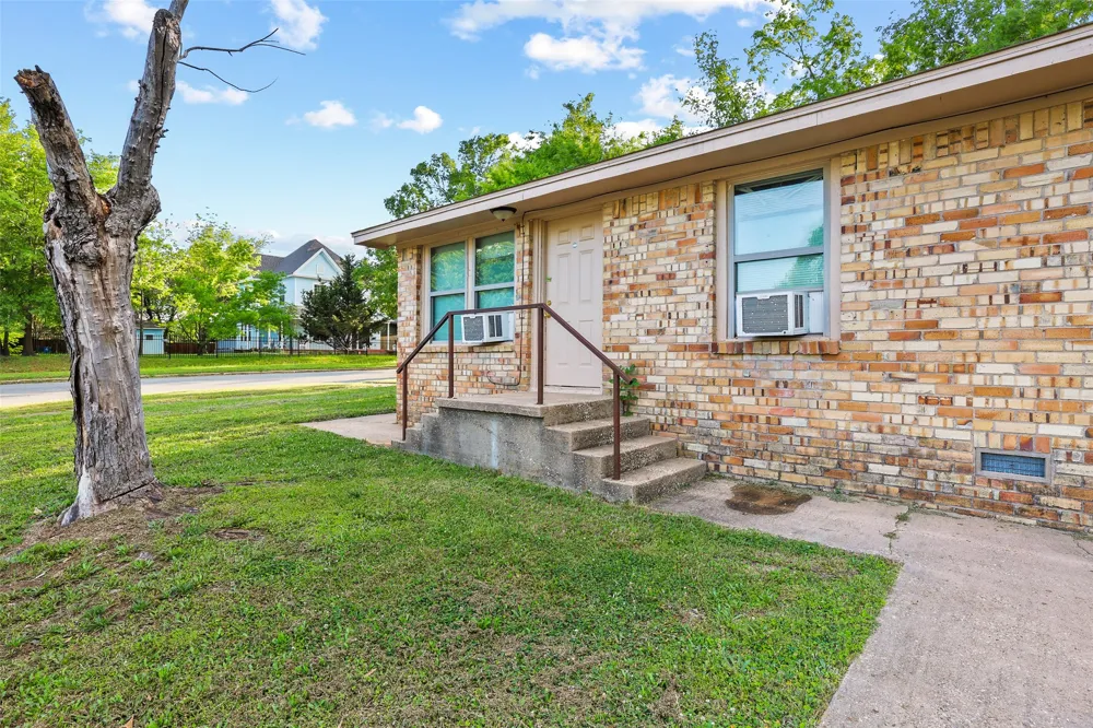 701 W Hull Street #101-2 Denison, TX 75020