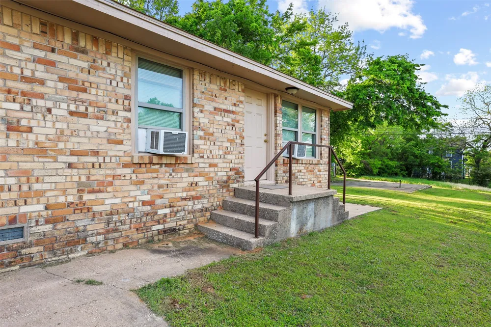 701 W Hull Street #101-2 Denison, TX 75020