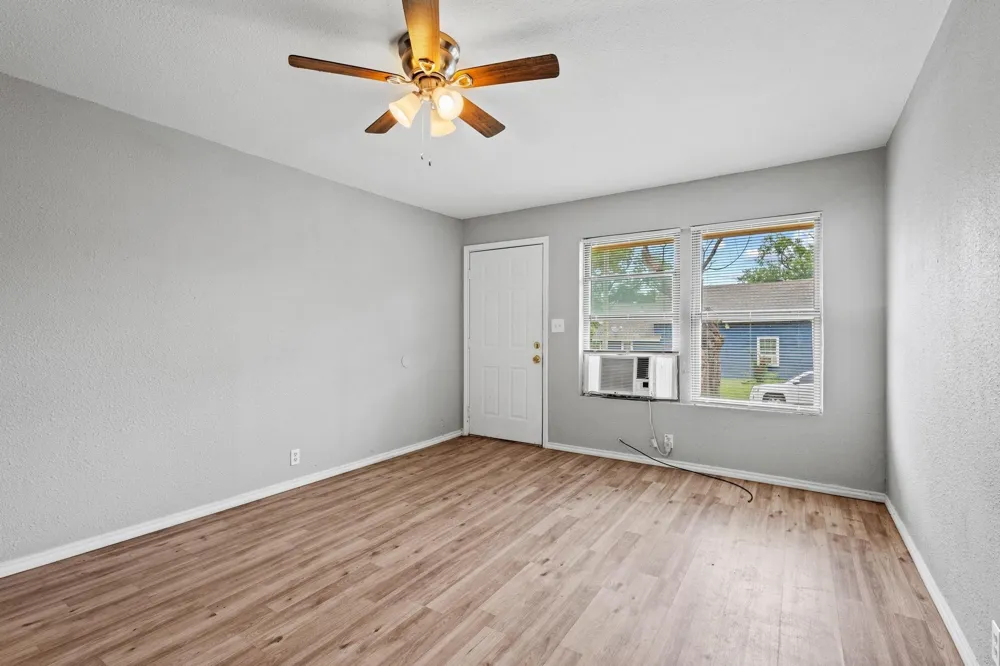 701 W Hull Street #101-2 Denison, TX 75020