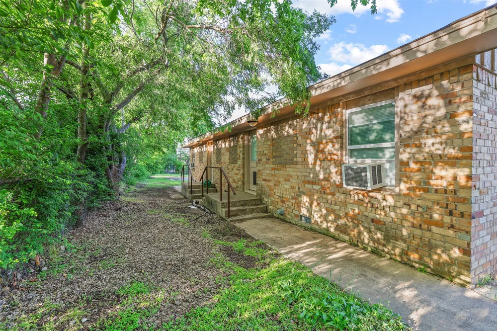 701 W Hull Street #101-2 Denison, TX 75020