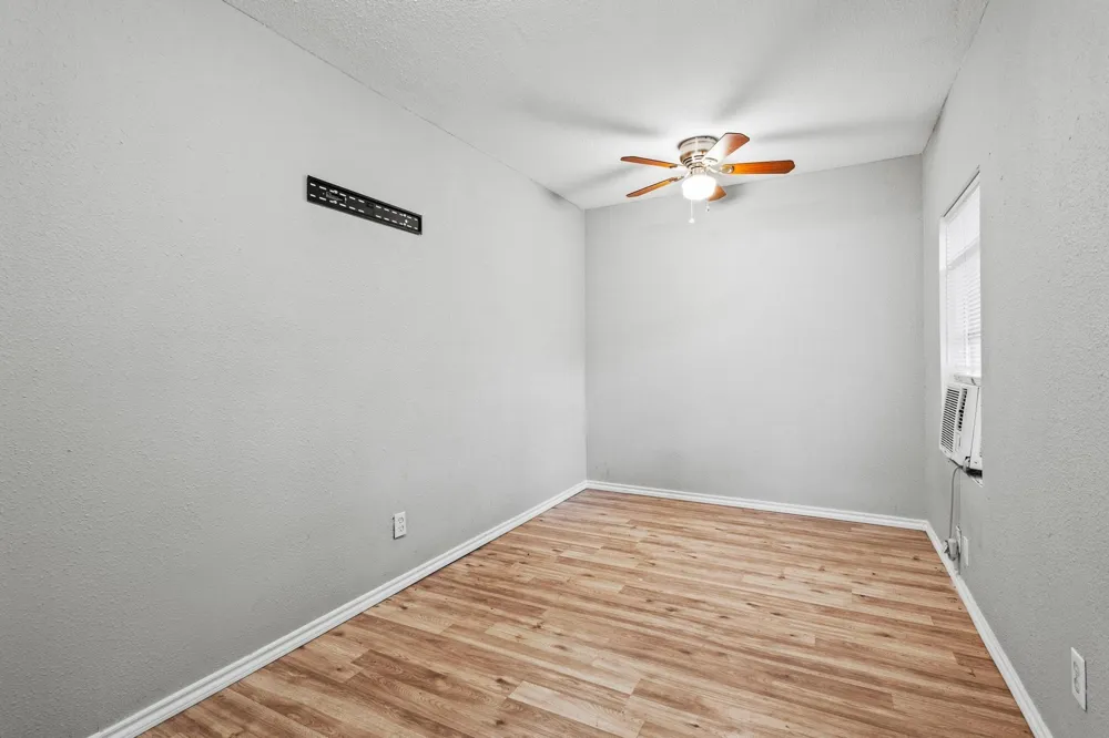 701 W Hull Street #101-2 Denison, TX 75020