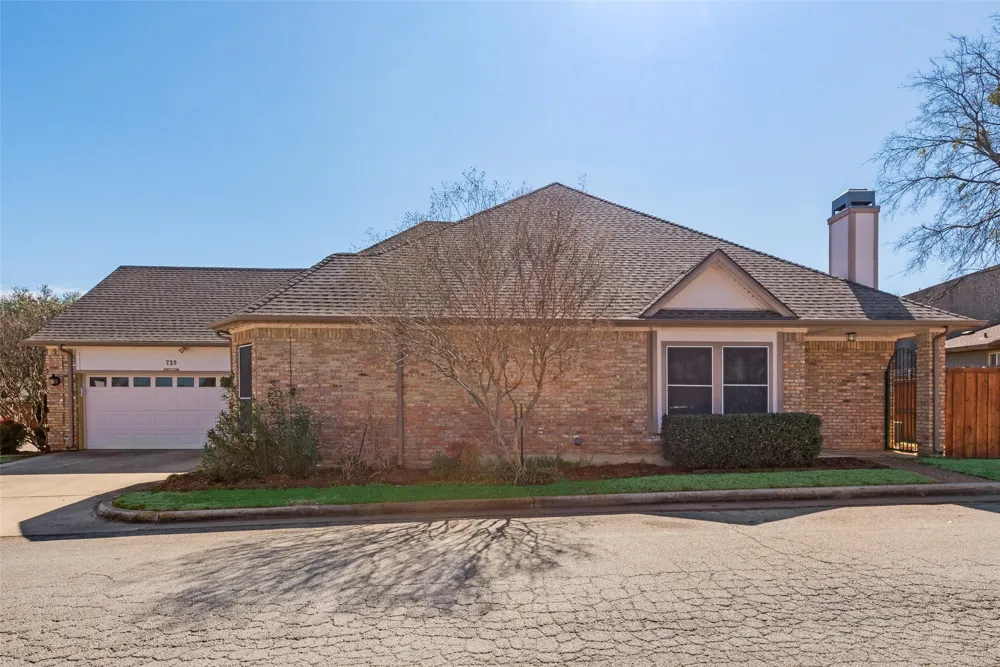 739 Harbour Town Drive Lake Dallas, TX 75065
