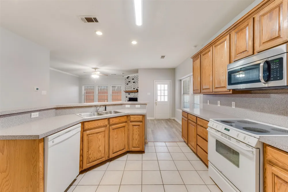 739 Harbour Town Drive Lake Dallas, TX 75065