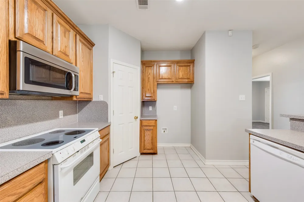 739 Harbour Town Drive Lake Dallas, TX 75065