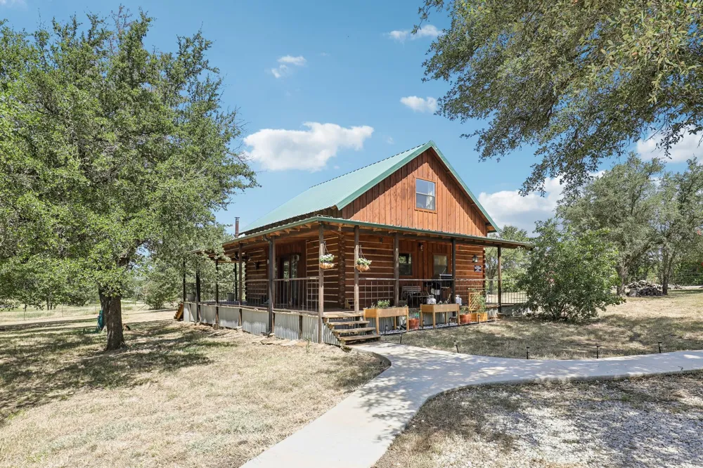 194 County Road 3825 Bridgeport, TX 76426