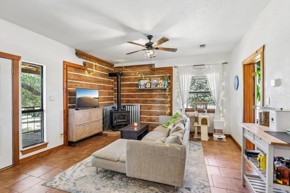 194 County Road 3825 Bridgeport, TX 76426