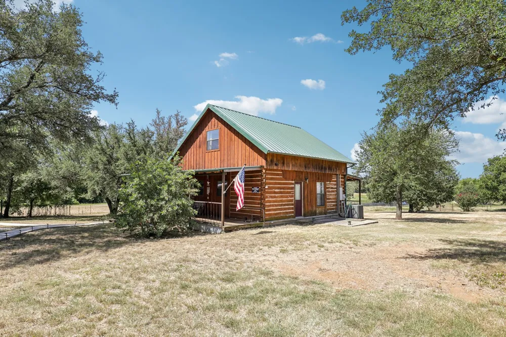 194 County Road 3825 Bridgeport, TX 76426