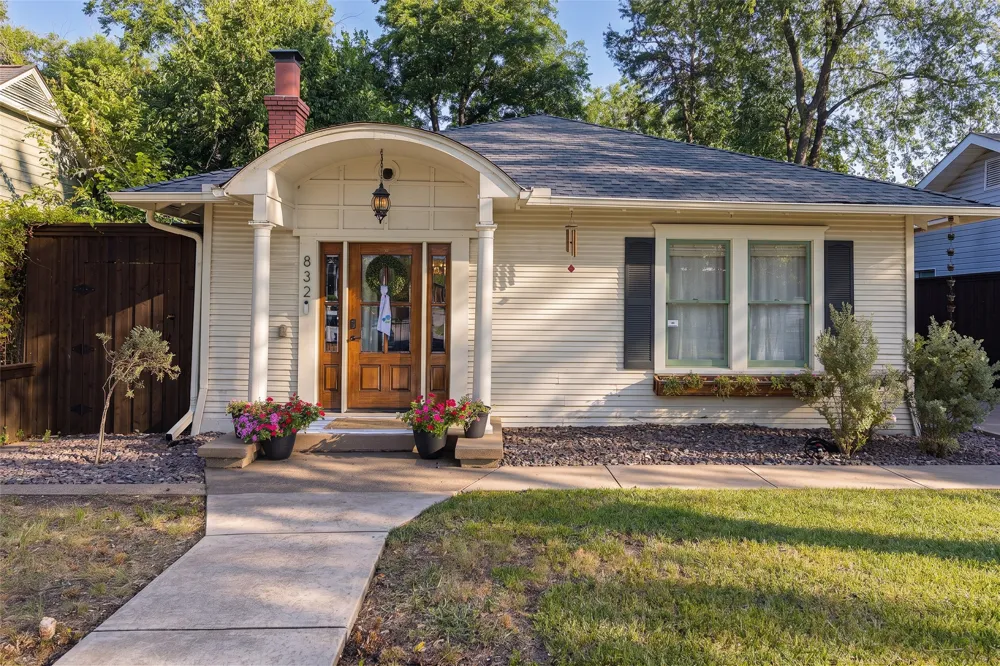 832 Winnetka Avenue Dallas, TX 75208