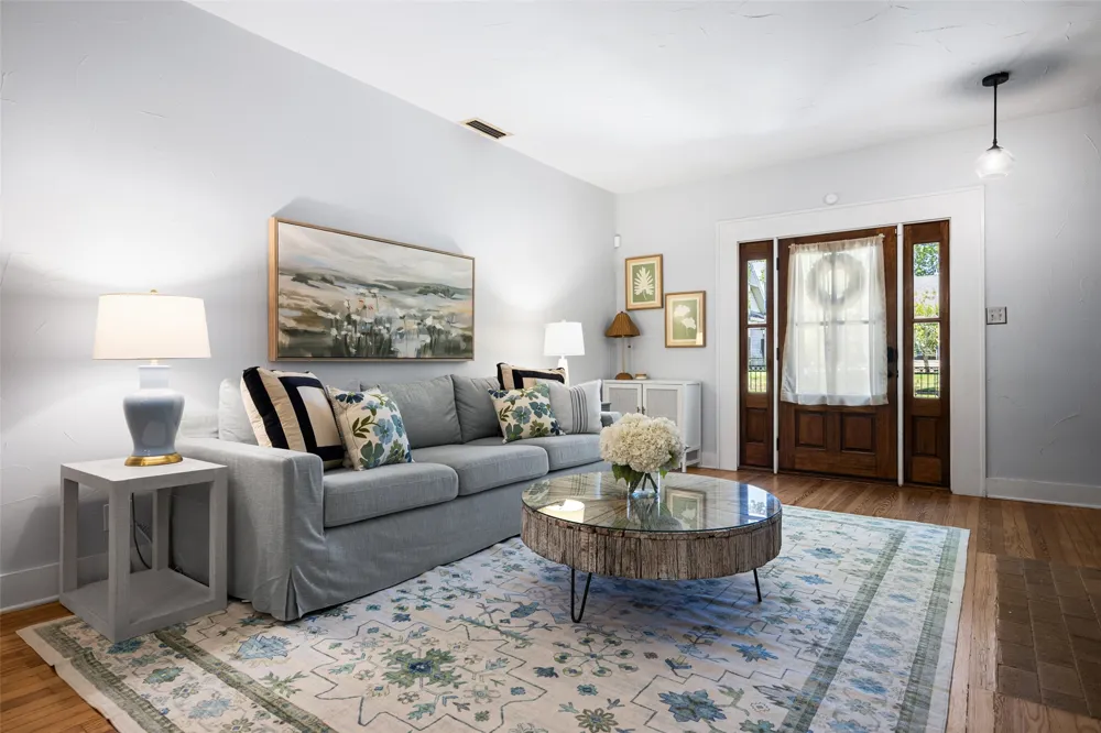 832 Winnetka Avenue Dallas, TX 75208