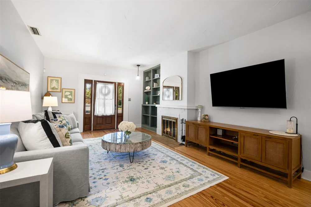 832 Winnetka Avenue Dallas, TX 75208