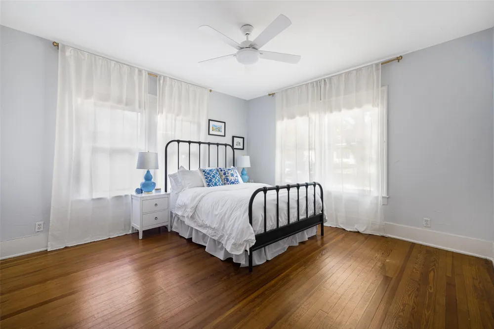 832 Winnetka Avenue Dallas, TX 75208