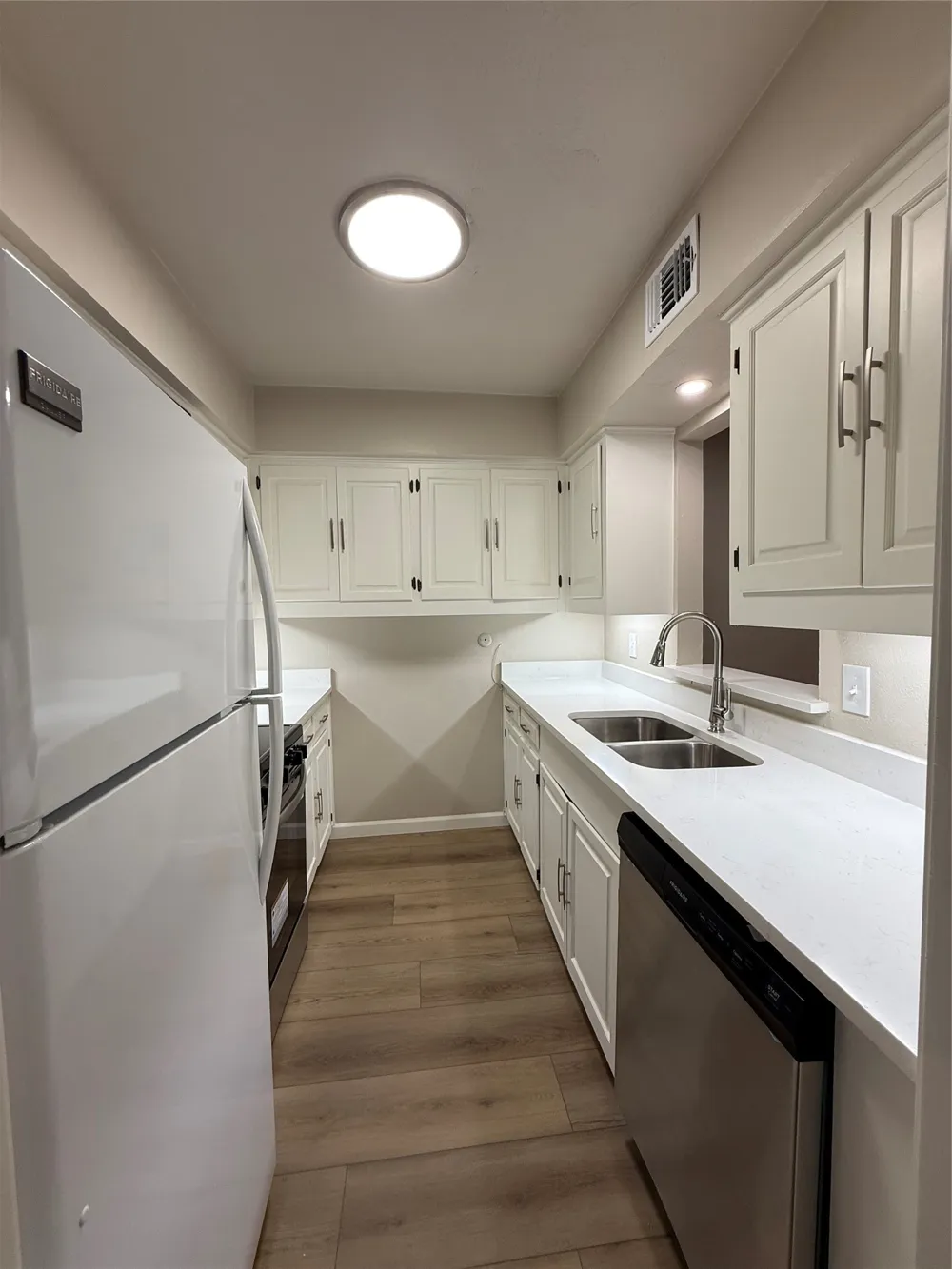 902 S Weatherred Drive #902F Richardson, TX 75080