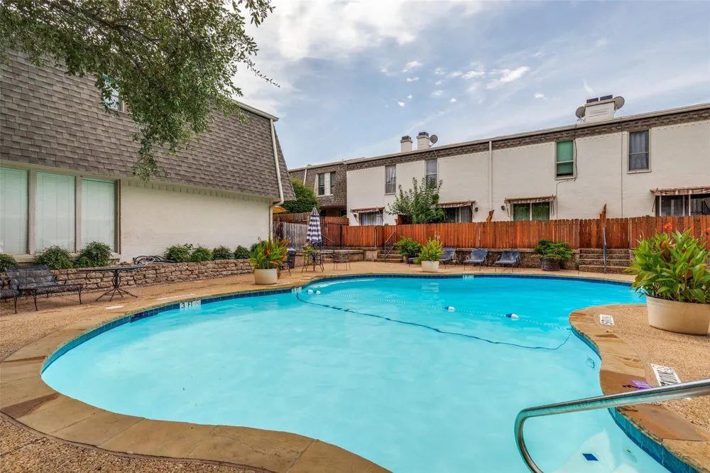 902 S Weatherred Drive #902F Richardson, TX 75080