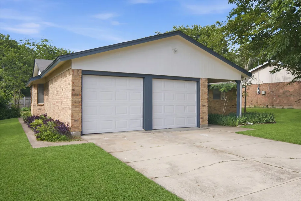 6017 Blueridge Drive Watauga, TX 76148