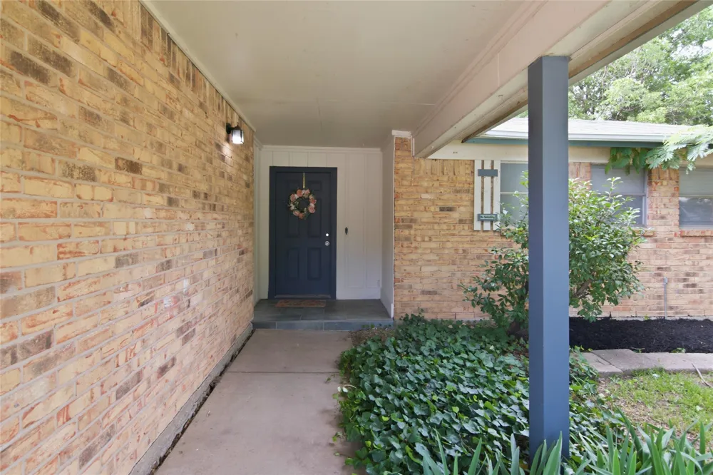 6017 Blueridge Drive Watauga, TX 76148