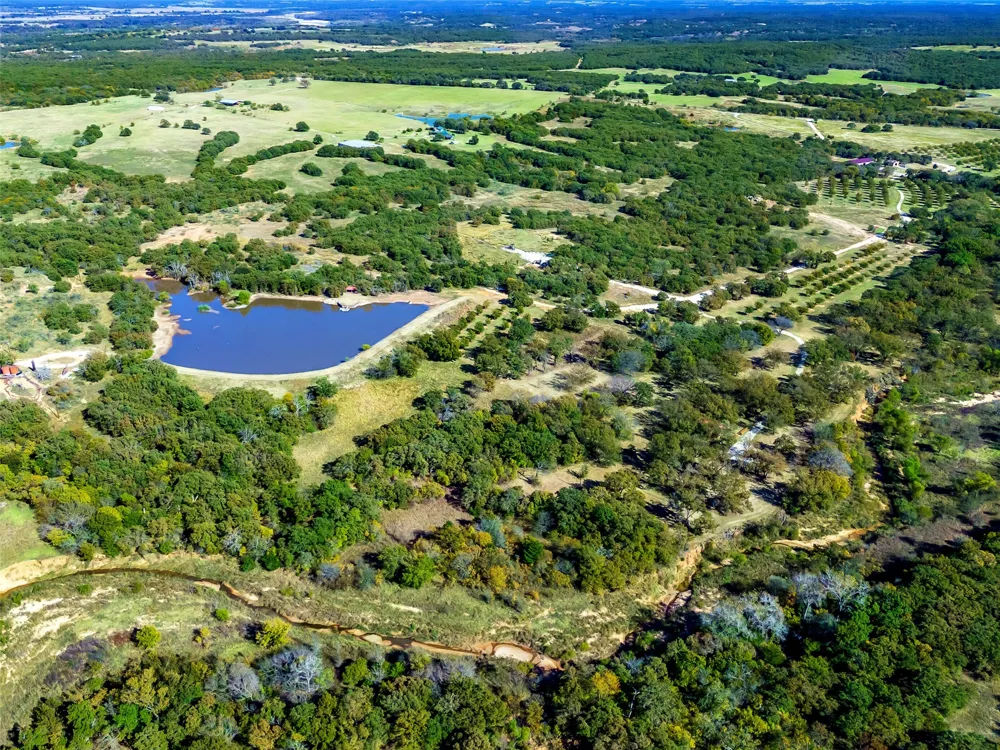 6108 Cottonwood Creek Road St Jo, TX 76265