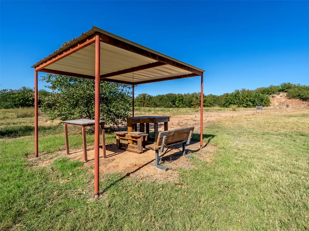 6108 Cottonwood Creek Road St Jo, TX 76265