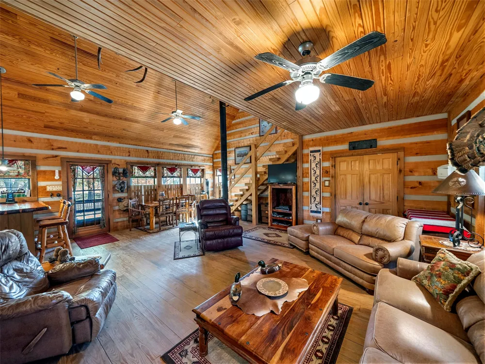 6108 Cottonwood Creek Road St Jo, TX 76265