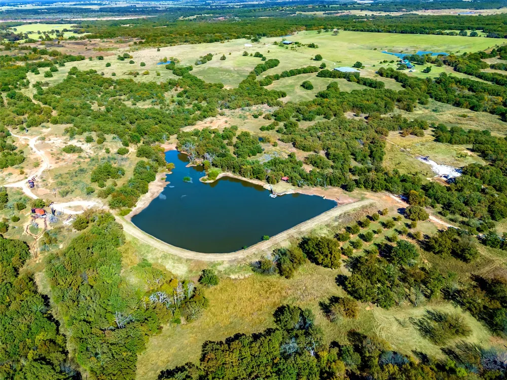6108 Cottonwood Creek Road St Jo, TX 76265