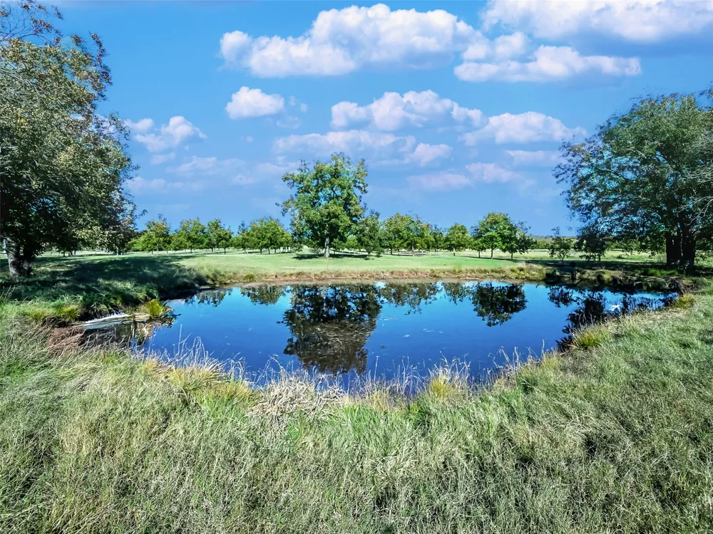 6108 Cottonwood Creek Road St Jo, TX 76265