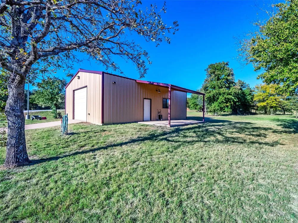 6108 Cottonwood Creek Road St Jo, TX 76265