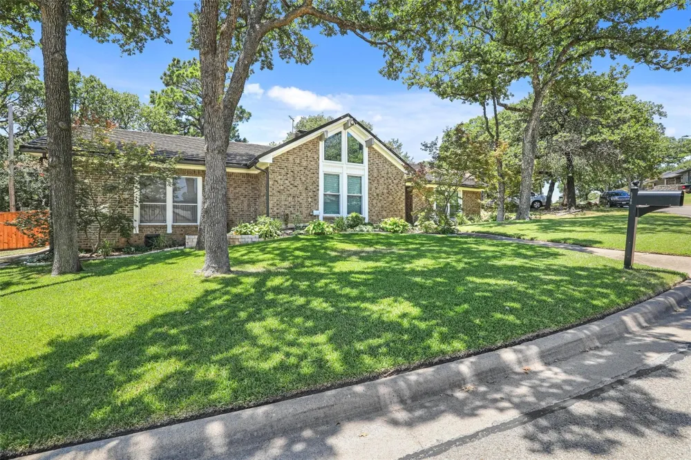 5700 Stage Line Drive Arlington, TX 76017