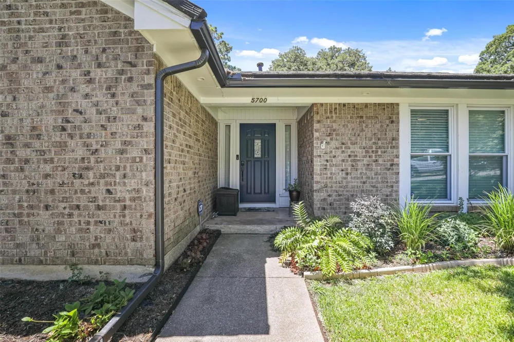 5700 Stage Line Drive Arlington, TX 76017