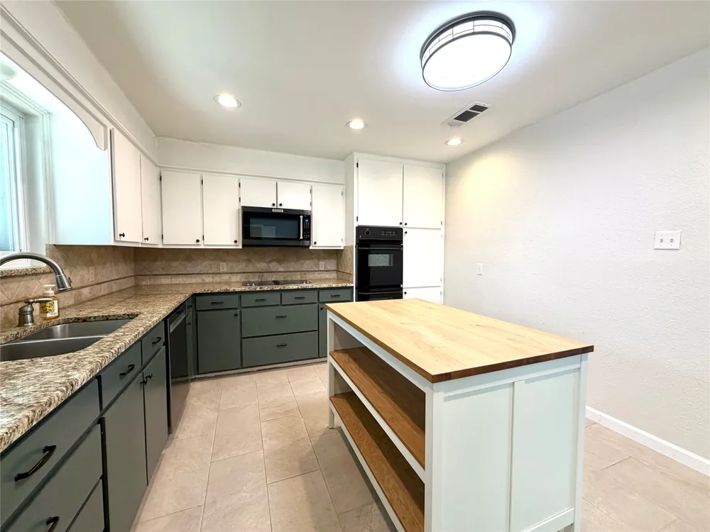 5700 Stage Line Drive Arlington, TX 76017