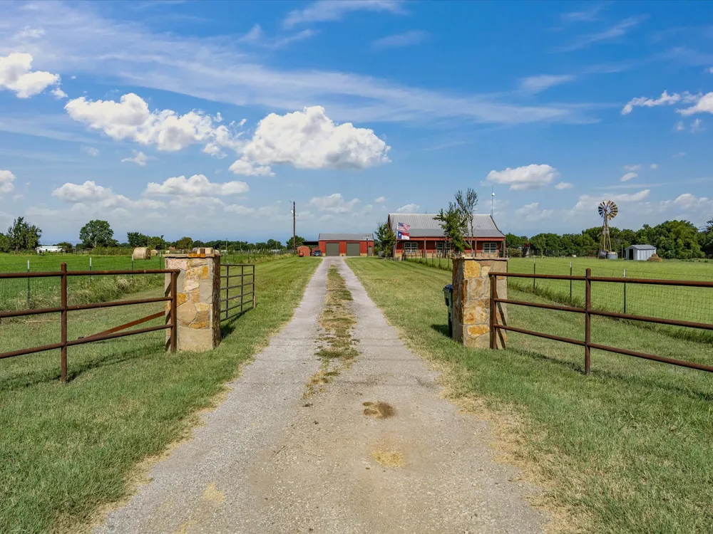 716 County Road 3241 Paradise, TX 76073