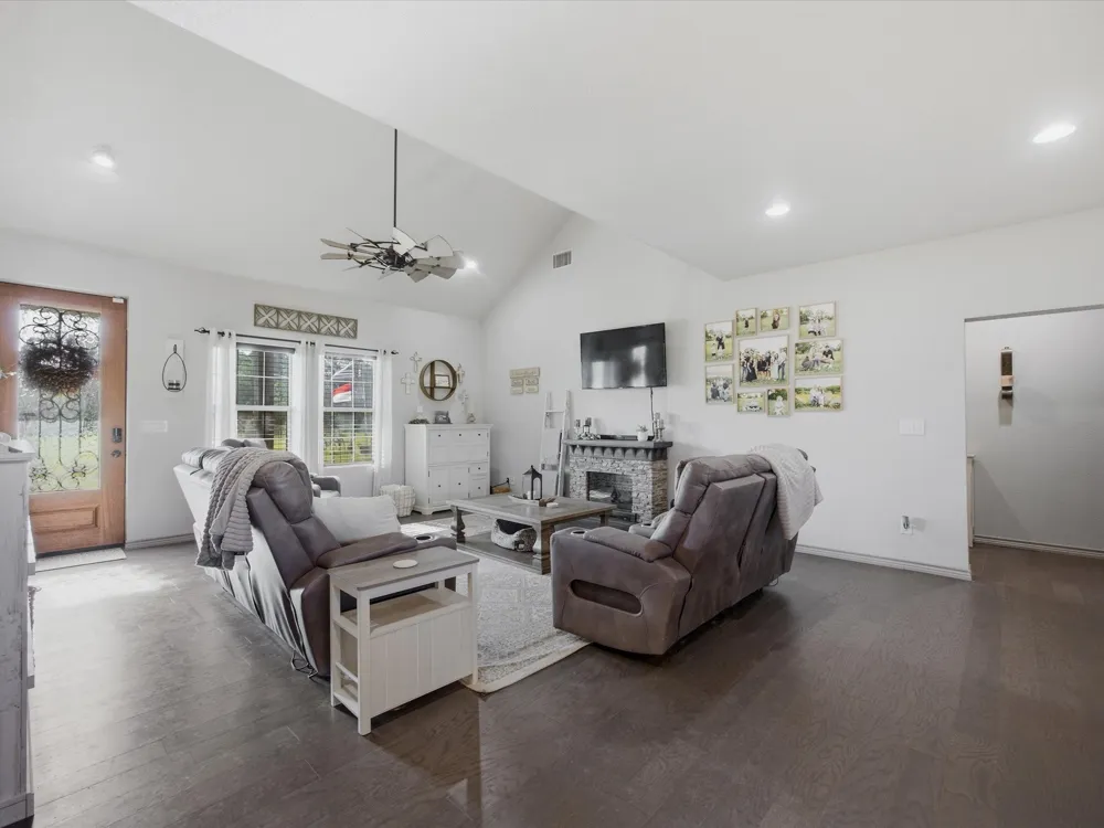 716 County Road 3241 Paradise, TX 76073