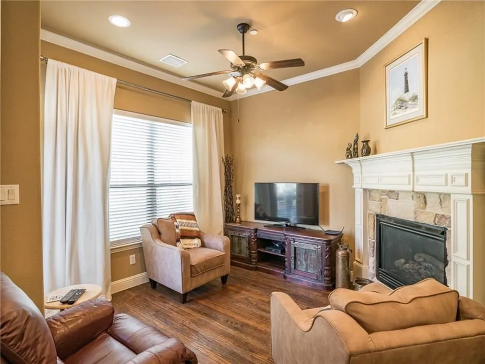 5733 Lois Lane Plano, TX 75024