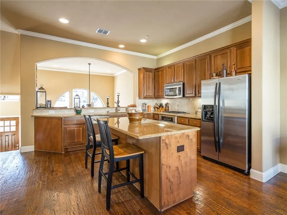 5733 Lois Lane Plano, TX 75024