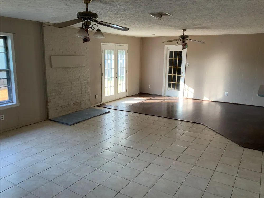 301 Travis Street Baytown, TX 77520