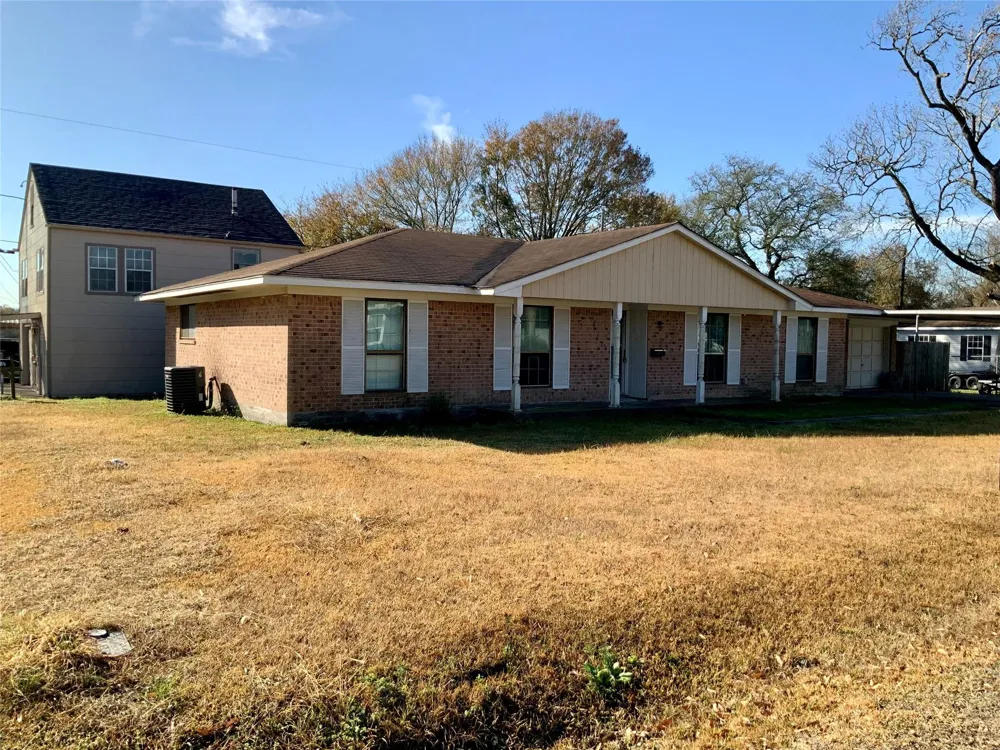 301 Travis Street Baytown, TX 77520