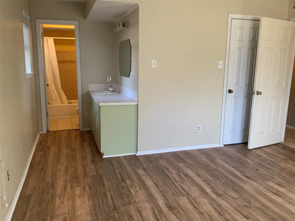 301 Travis Street Baytown, TX 77520