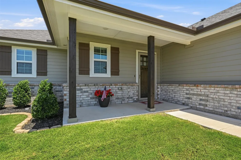 111 Mustang Drive Lindsay, TX 76240