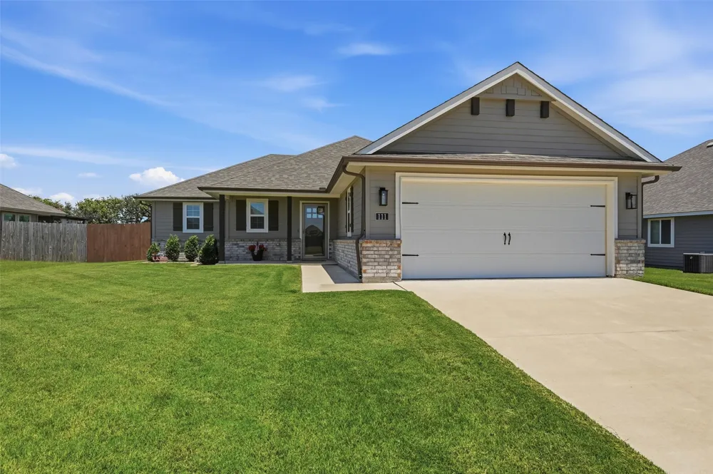 111 Mustang Drive Lindsay, TX 76240